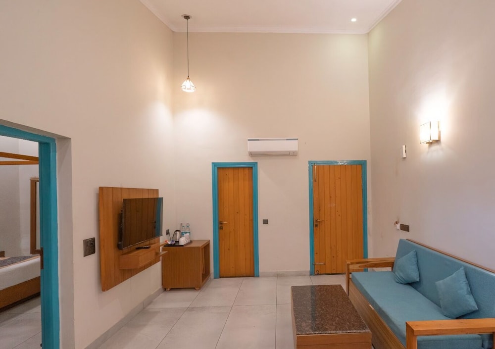 Royal Suite, Jetted Tub photo 2