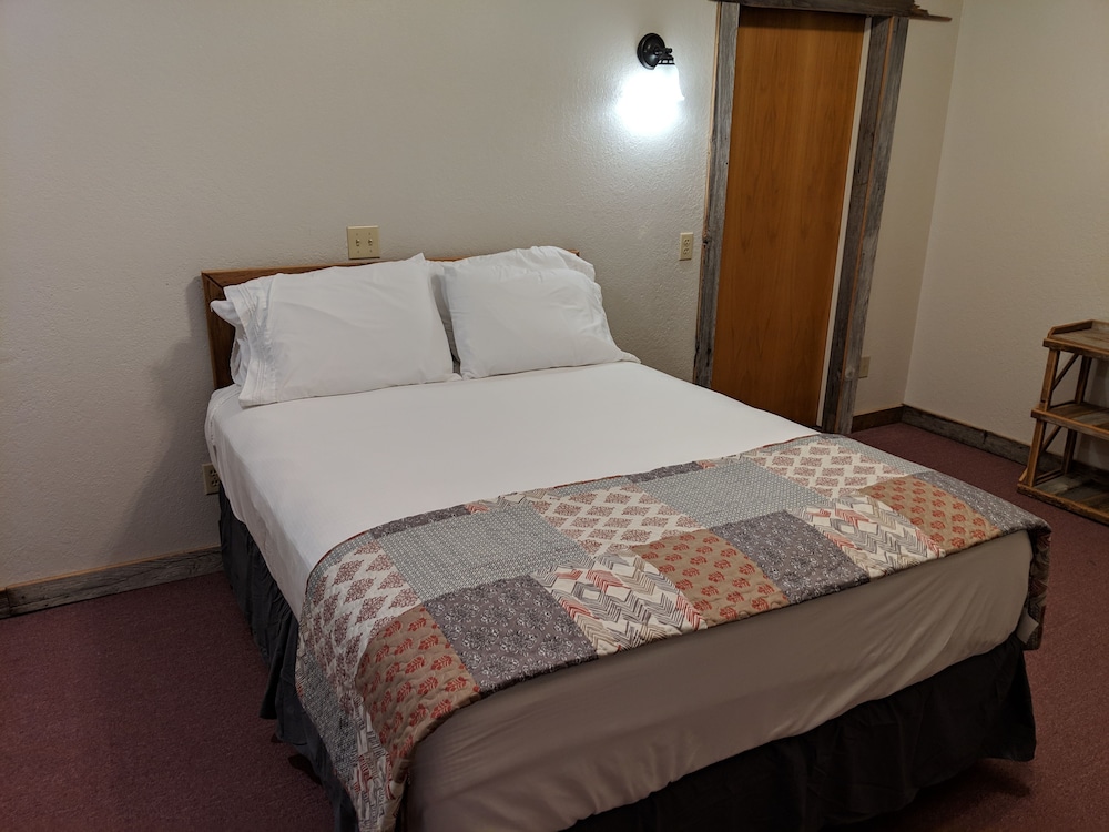 Room, 1 Queen Bed photo 1