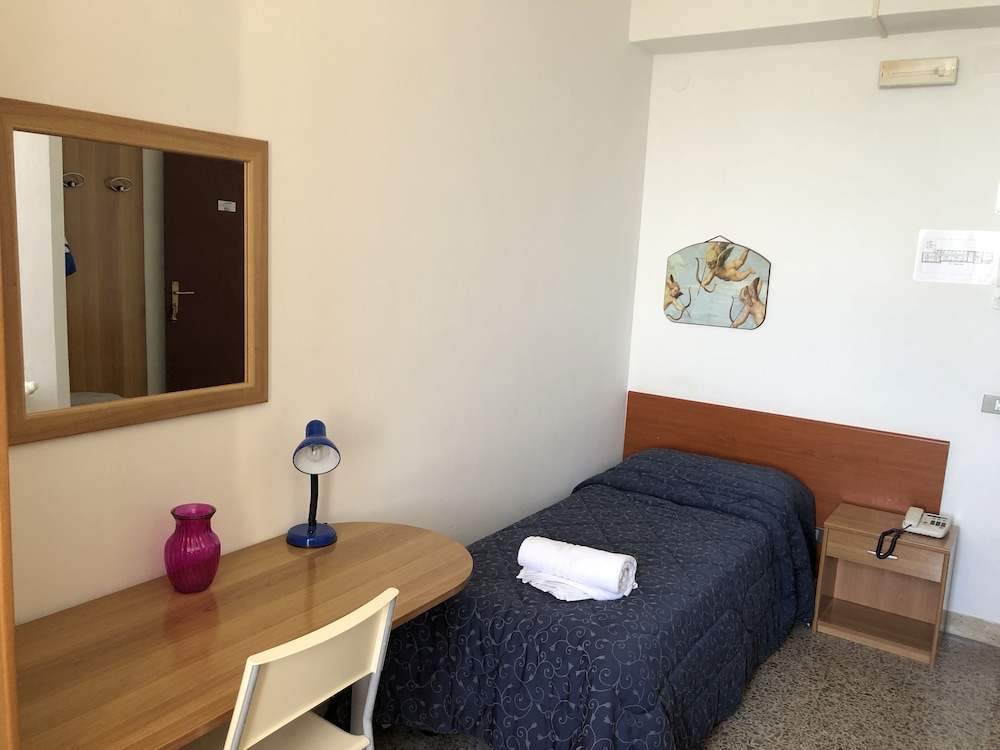 Single Room photo 3