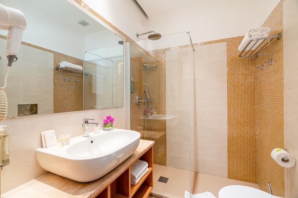 Deluxe Room, Multiple Beds, Sea View, Beachfront - Photo 8