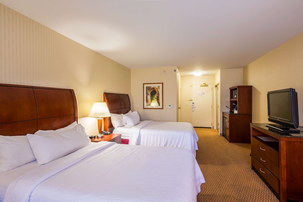 Room, 2 Double Beds (Drinks & Snacks) - Photo 1