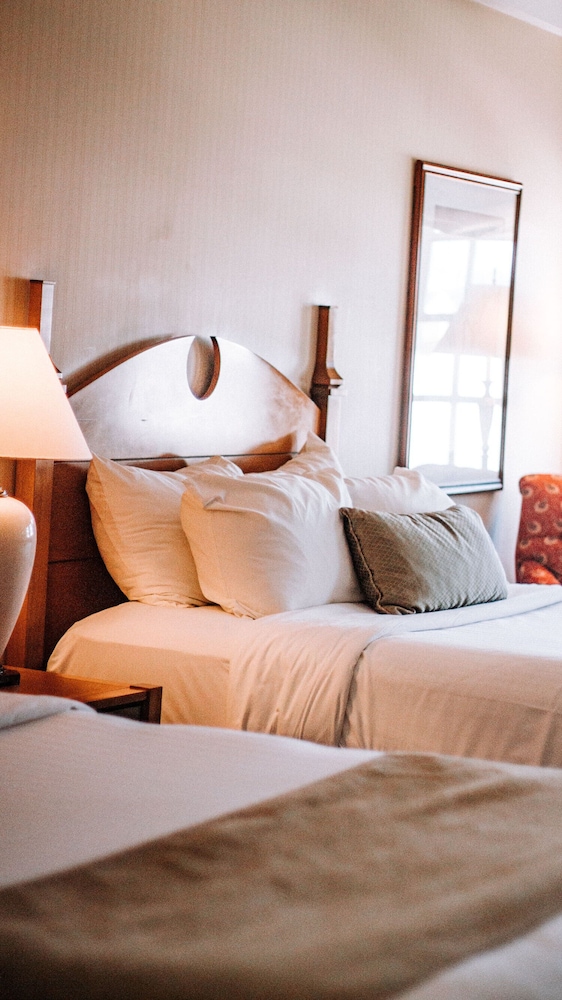 Standard Room, 2 Queen Beds photo 2