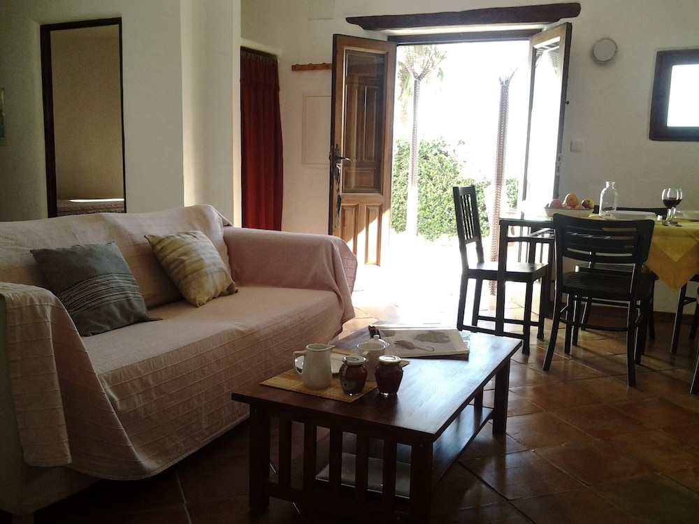 Apartamento familiar, 2 habitaciones, vistas al jardín, planta baja