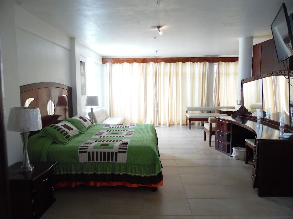 Standard Suite, 2 Queen Beds, Beach View, Sea Facing photo 1