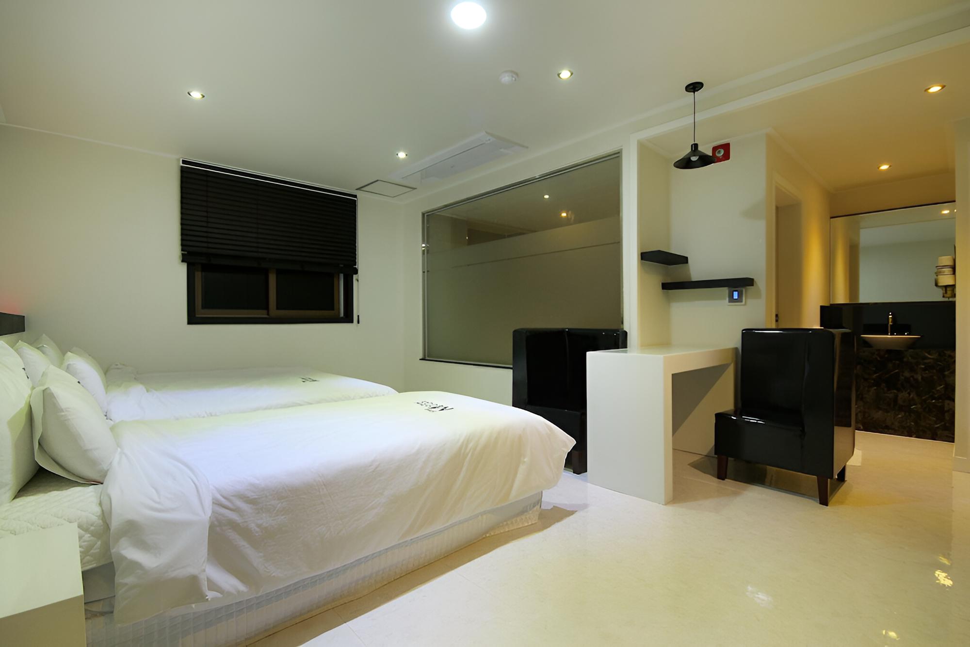 Room (Twin-Double Single (System Air Condit) photo 3