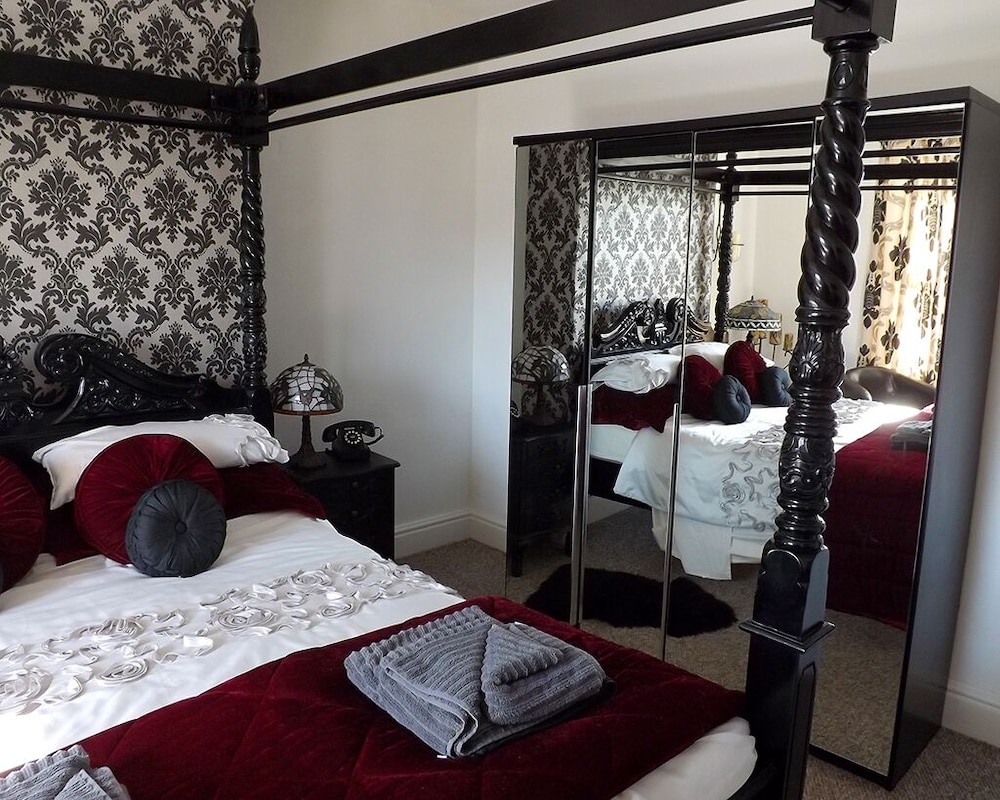 Superior Four Poster Room