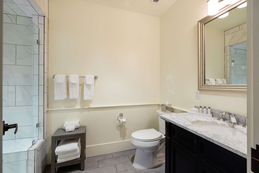 Suite, 2 Bedrooms (Owner) - Photo 6