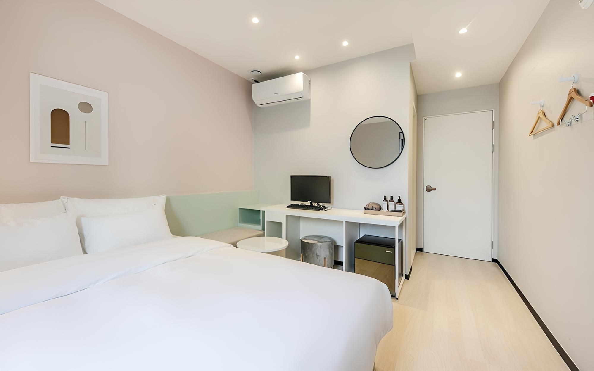 Room (Premium (Non-smoking)(OTT)) - Photo 3