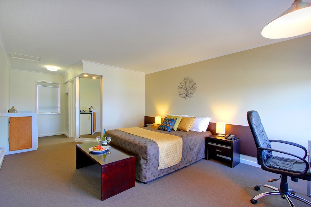 Room, Multiple Beds - Photo 6