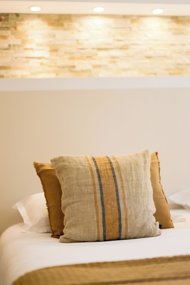 Comfort Triple Room (Patio) - Photo 8