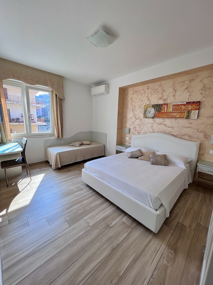 Superior Double Room (Topaz) photo 2