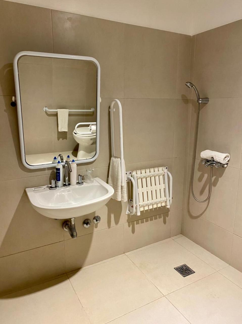 Double Room - Disability Access photo 3