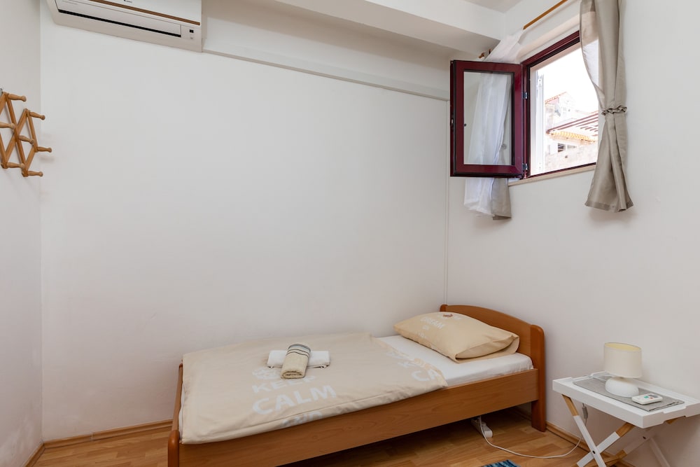 Apartment (One Bedroom Apartment with Balcony an)