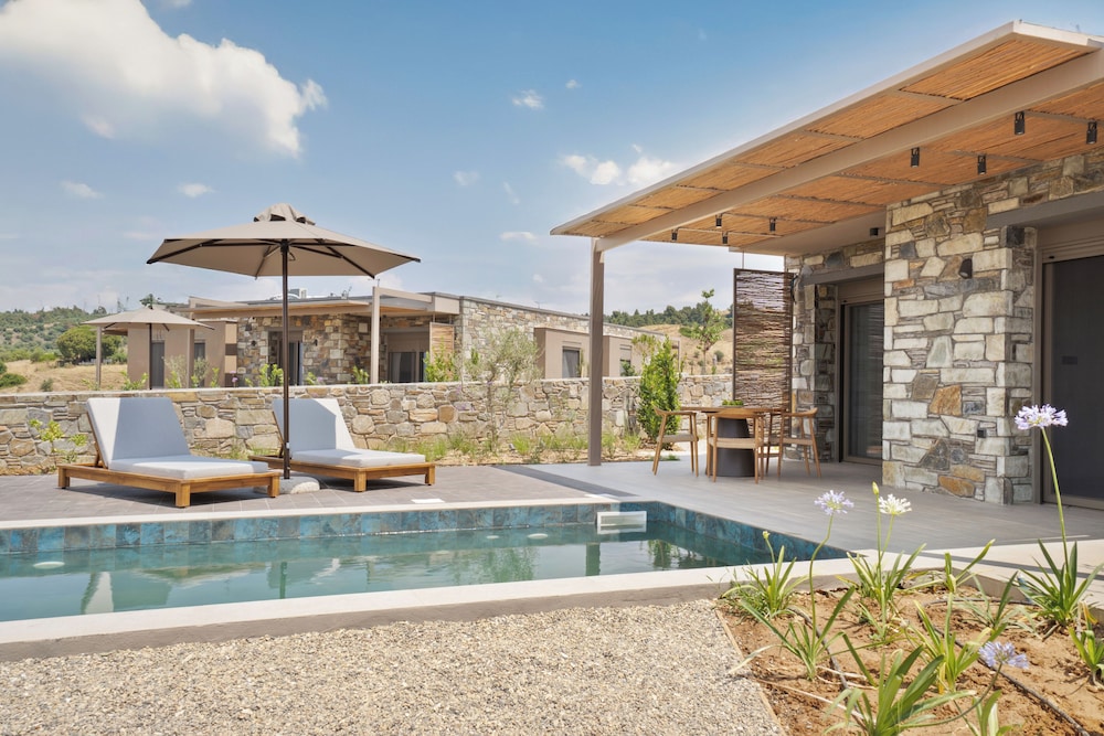 One- Bedroom Villa 360o View with private heated pool