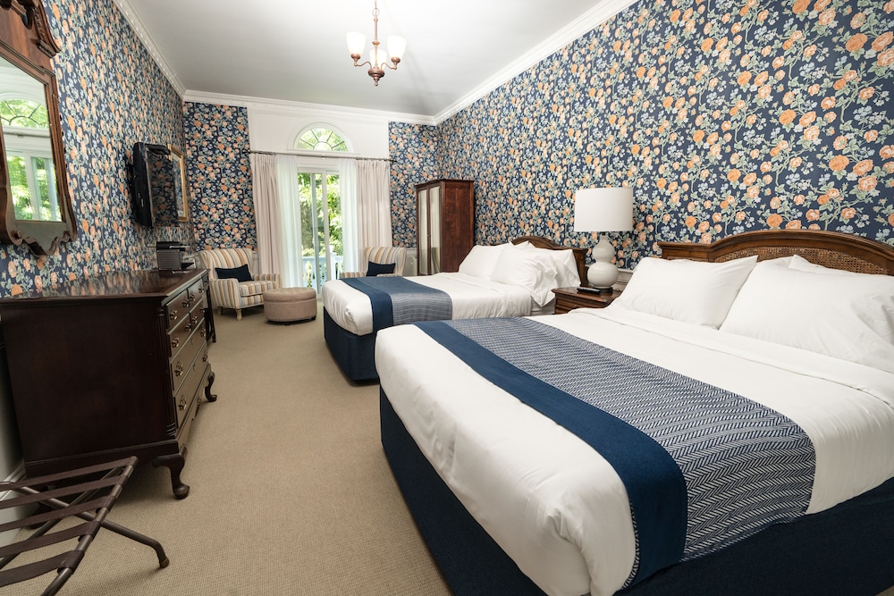 Premium Room, 2 Queen Beds, Balcony, Garden View photo 1
