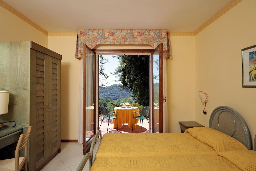 Apartment, 1 Bedroom, Terrace, Lake View - Photo 3