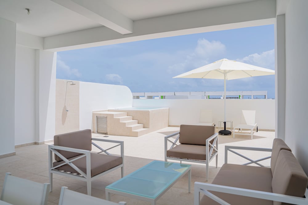 Exclusive Penthouse, 2 Bedrooms, Hot Tub, Pool View photo 1