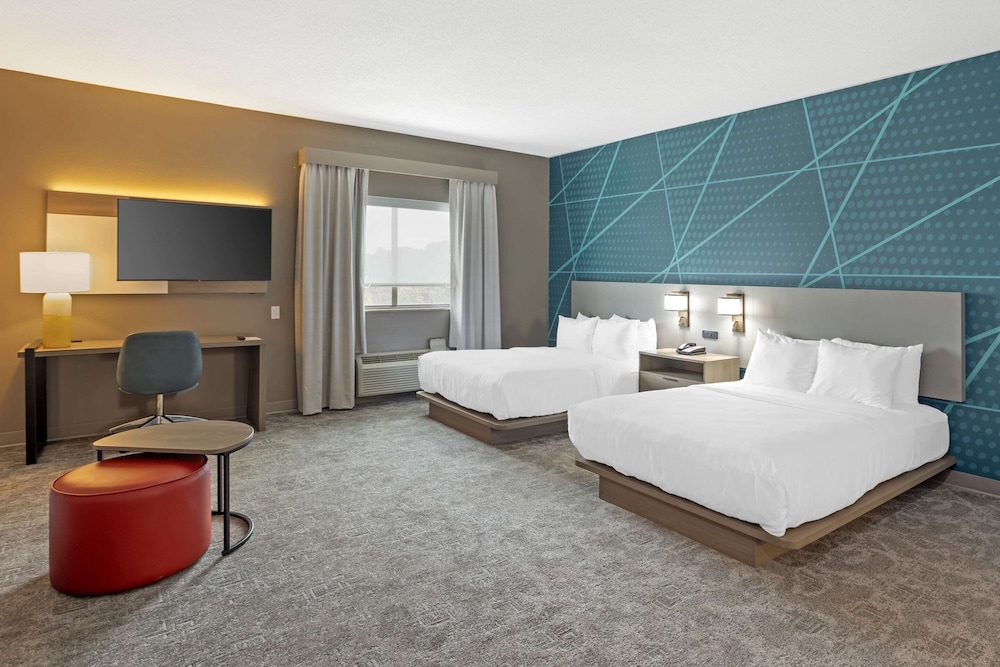 Suite, Multiple Beds, Accessible, Non Smoking photo 1
