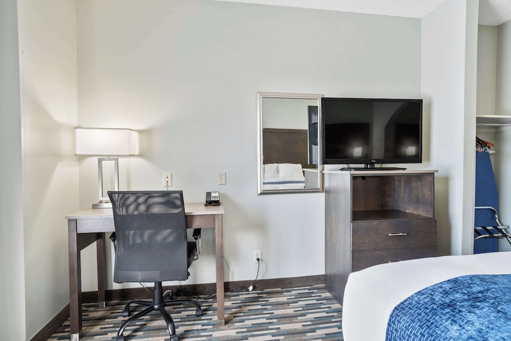 Suite, Multiple Beds, Non Smoking - Photo 6