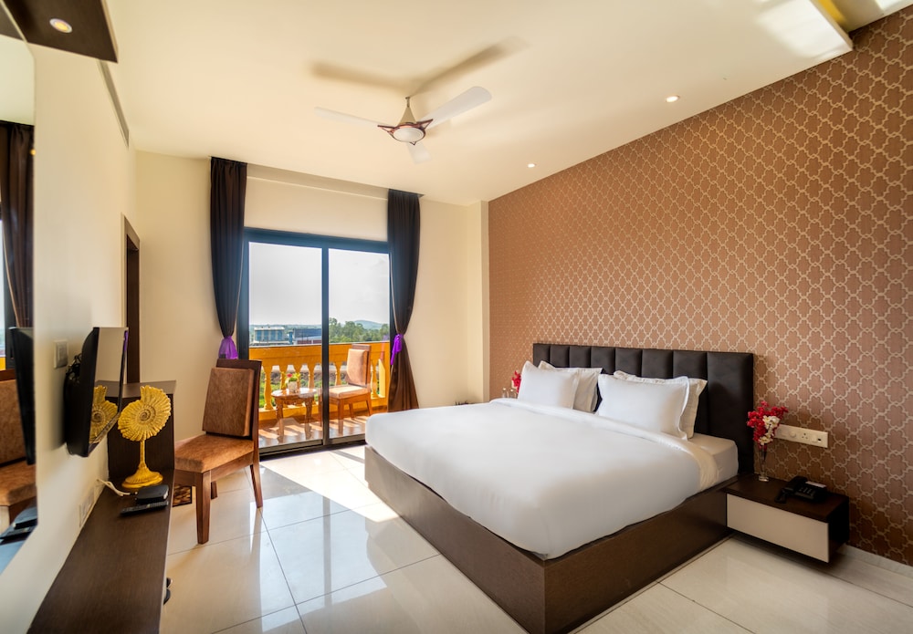 Deluxe Room - Photo 7