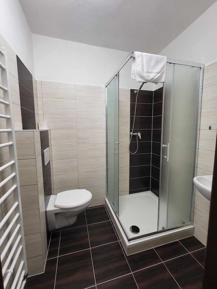 Triple Room, 3 Twin Beds, Private Bathroom, City View photo 2
