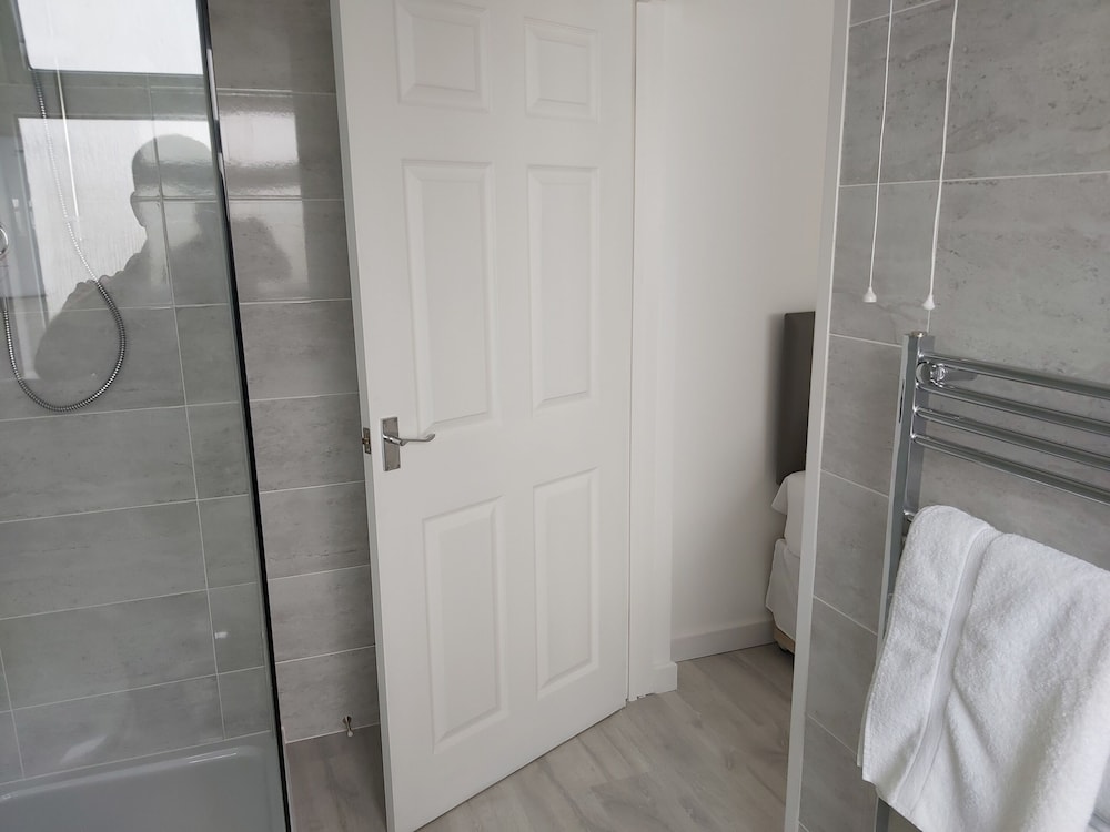 Twin Room, Ensuite (Ground -Disable friendly ) photo 3