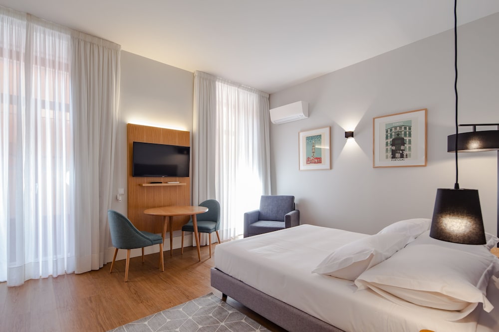 City Studio, 1 Queen Bed, Non Smoking, Patio