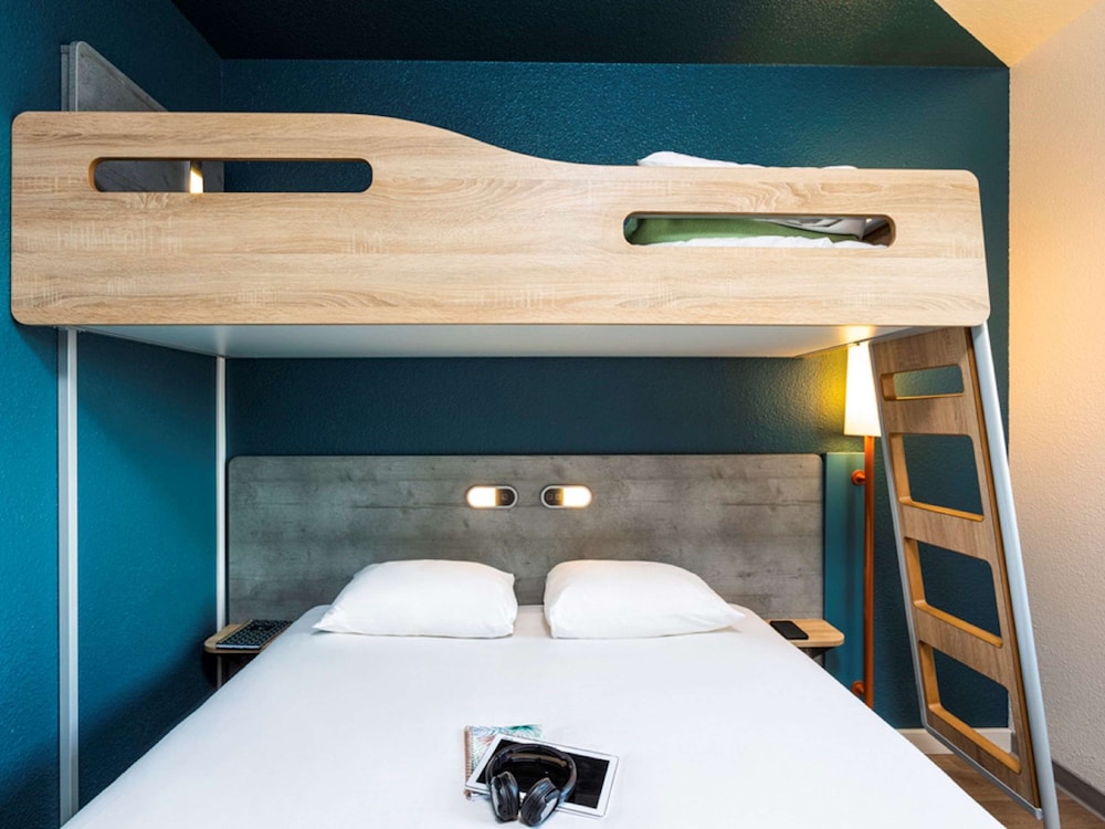 Triple Room, Multiple Beds thumbnail 5