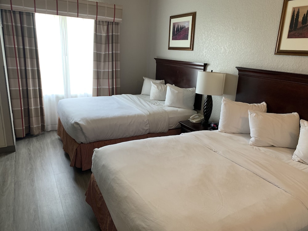 Room, 2 Queen Beds, Non Smoking - Photo 2