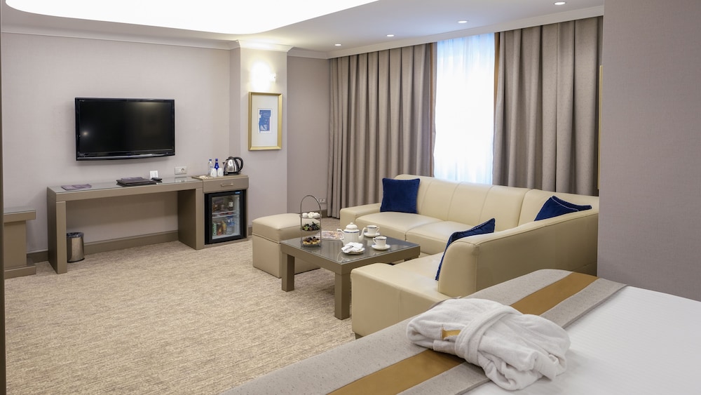 Corner Suite - Photo 4