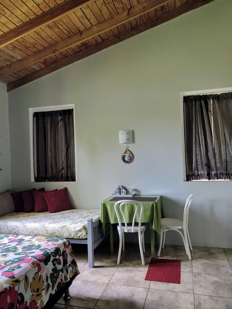 Basic Double Room, 1 Queen Bed, Non Smoking, Garden View photo 1