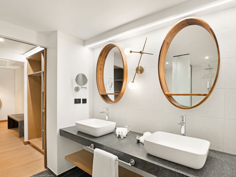 Signature Suite, 2 Bedrooms, Hot Tub, Oceanfront