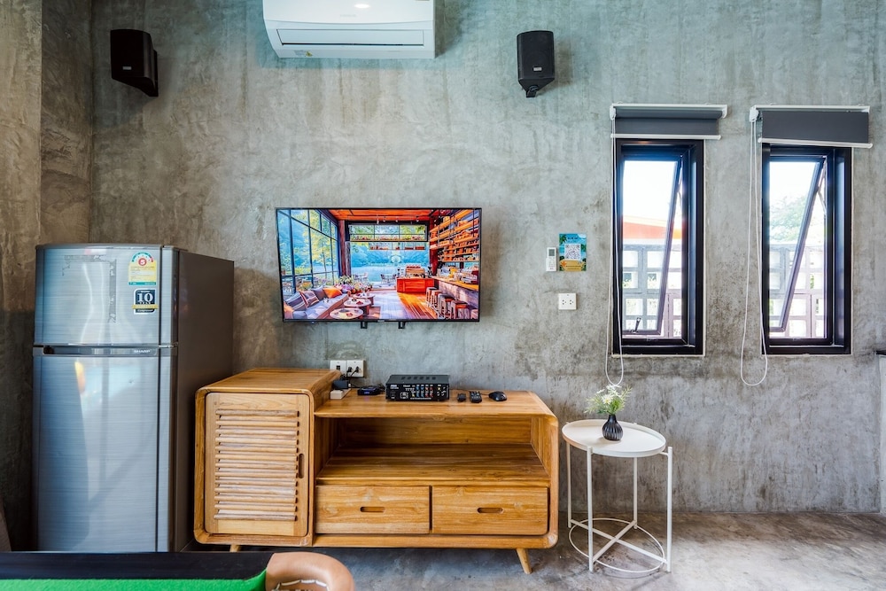 Three-Bedroom Villa - Photo 2