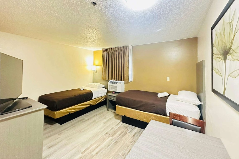 Twin Room, 2 Twin Beds, Non Smoking - Photo 1