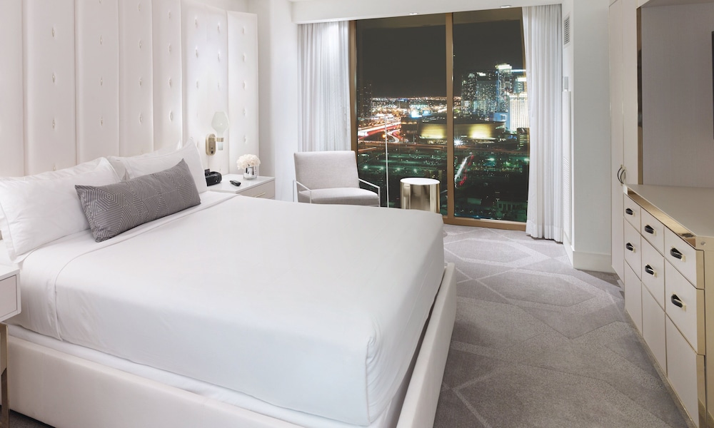 W Escape Strip View King Suite - Photo 5