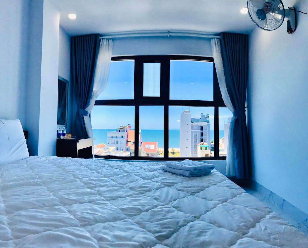 Panoramic Double Room Single Use, 1 Queen Bed, Beach View, Beachside