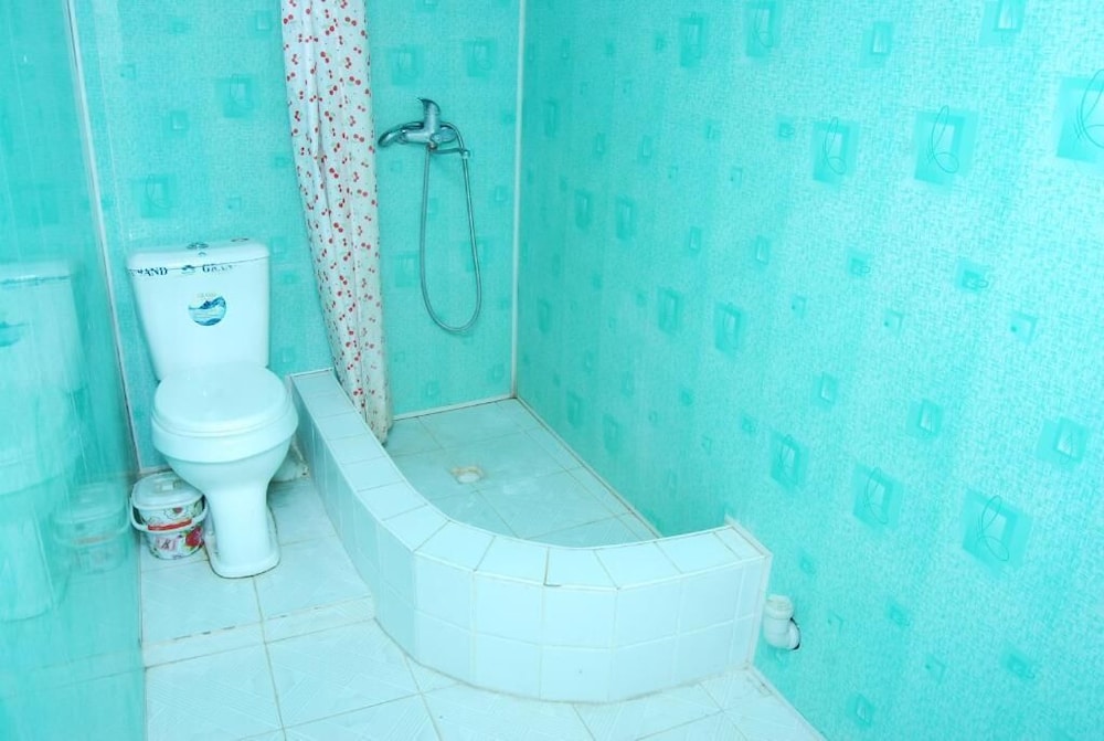 Economy Triple Room photo 3