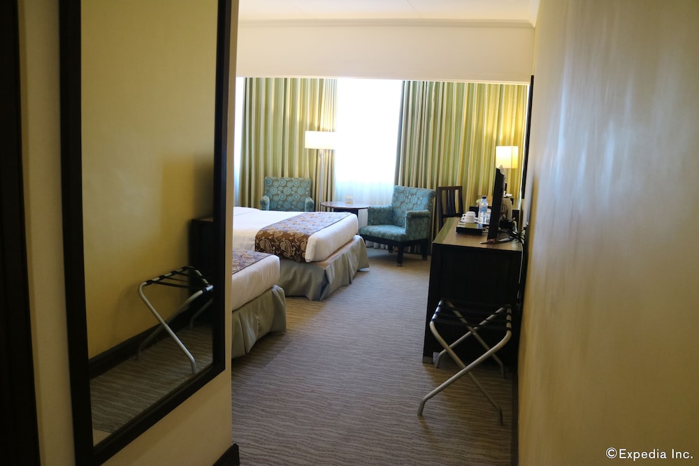 Business Room, 2 Double Beds, Non Smoking - Photo 3