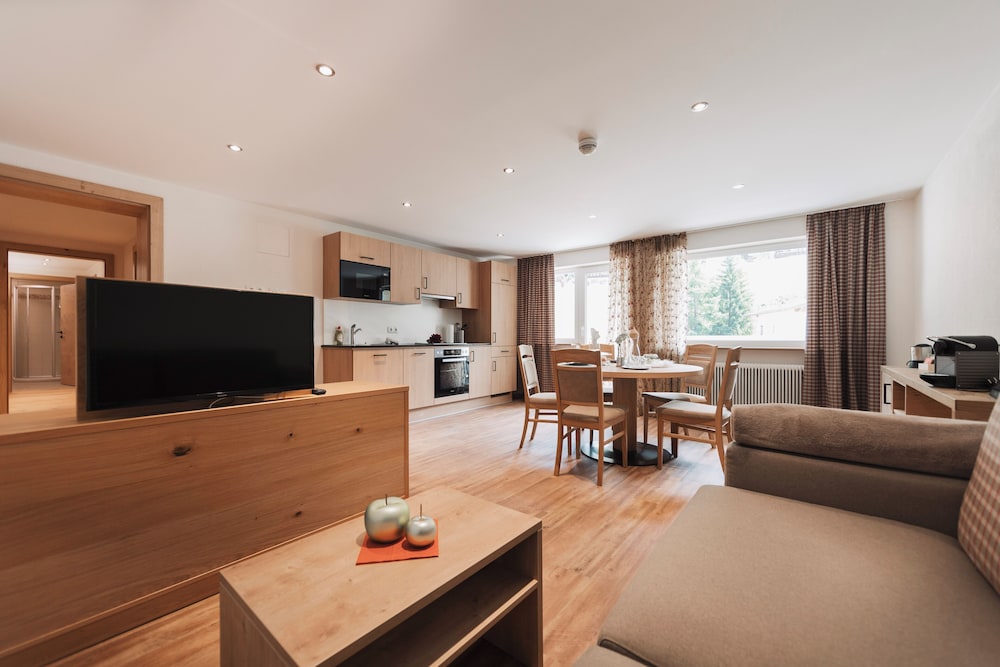 Family Apartment, 2 Bedrooms, Balcony, Mountainside photo 2
