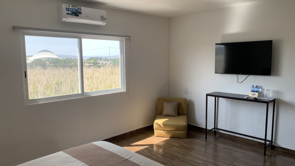 Deluxe Room, Valley View, Poolside photo 2