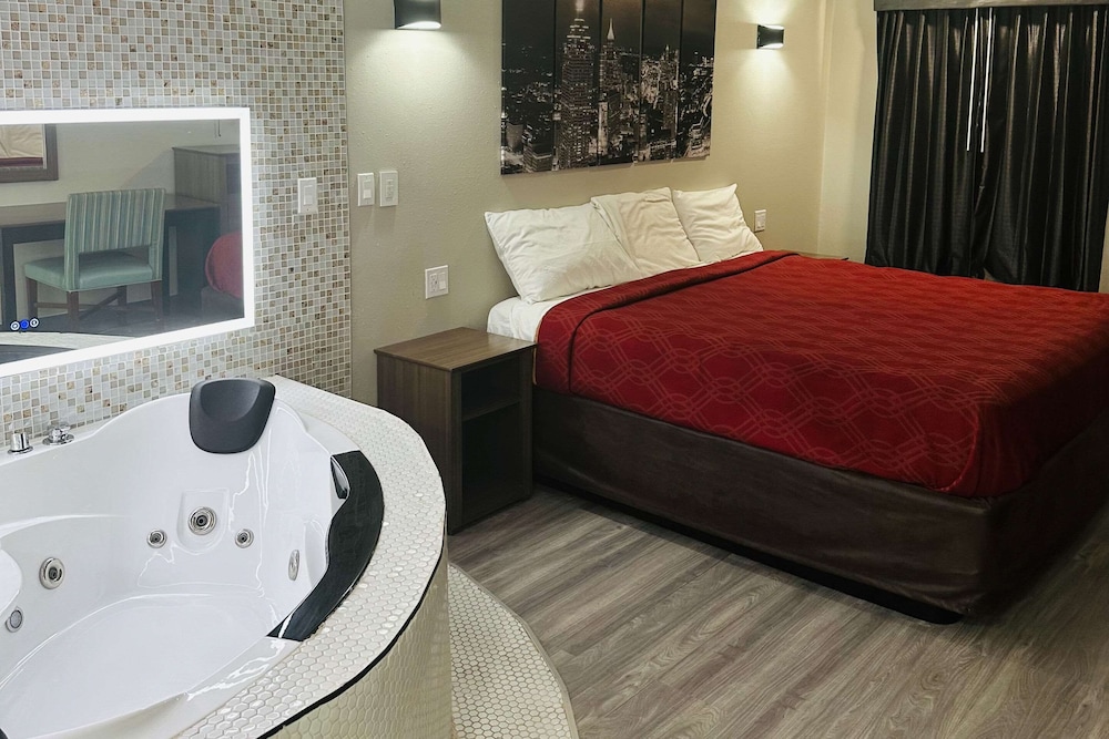 Suite, 1 King Bed, Non Smoking photo 1
