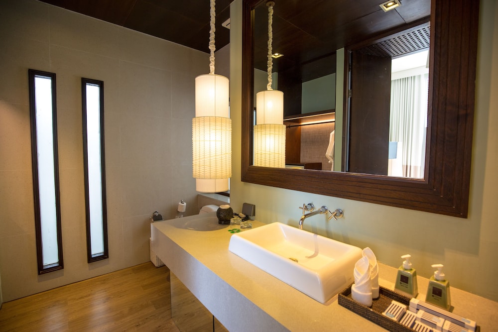 1-Bedroom Beachfront Pool Villa - Photo 8