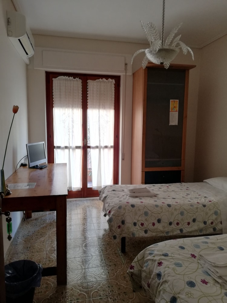 Classic Twin Room, Private Bathroom (External)