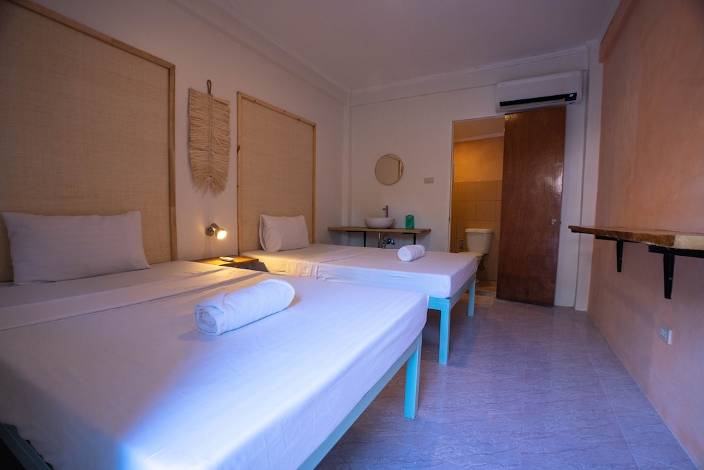 Standard Twin Room - Photo 2