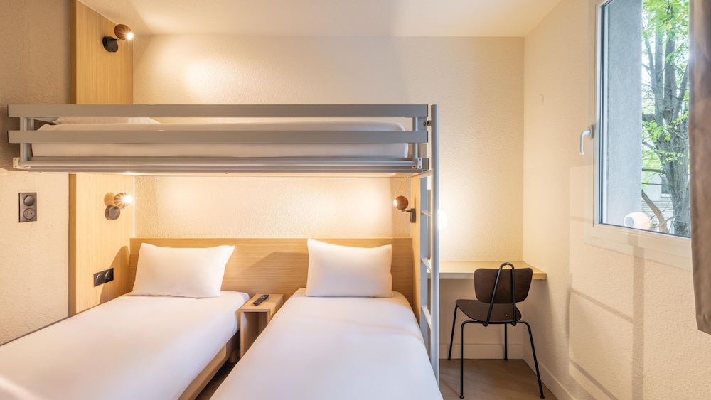 Standard Room, Multiple Beds - Photo 10
