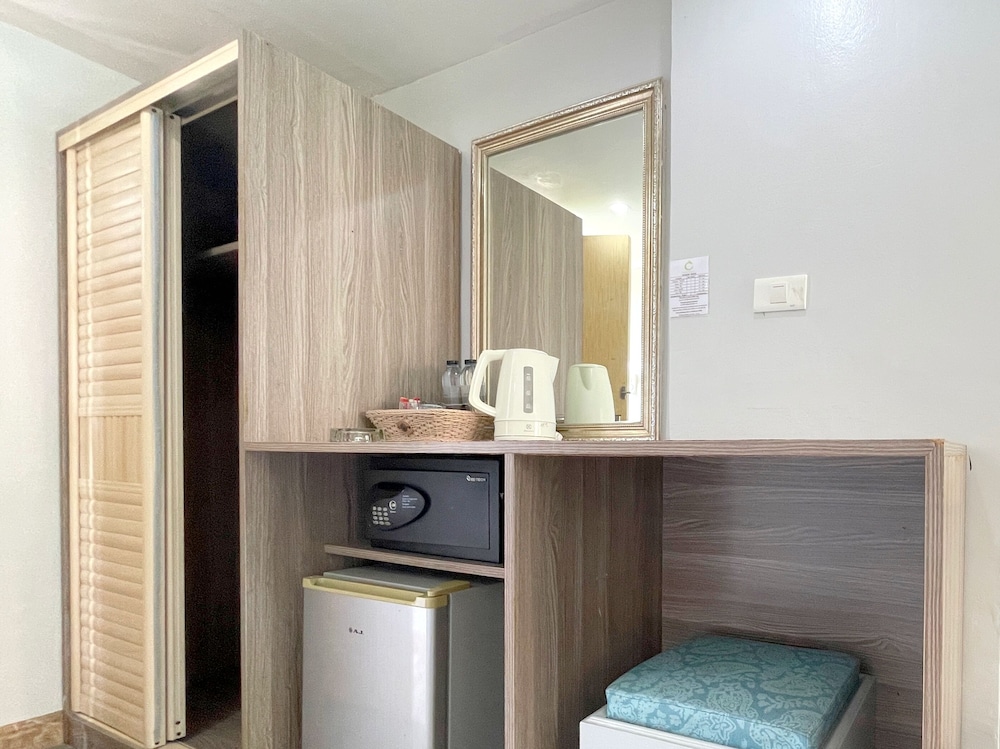 Deluxe Room, 2 Twin Beds, Pool View - Photo 2