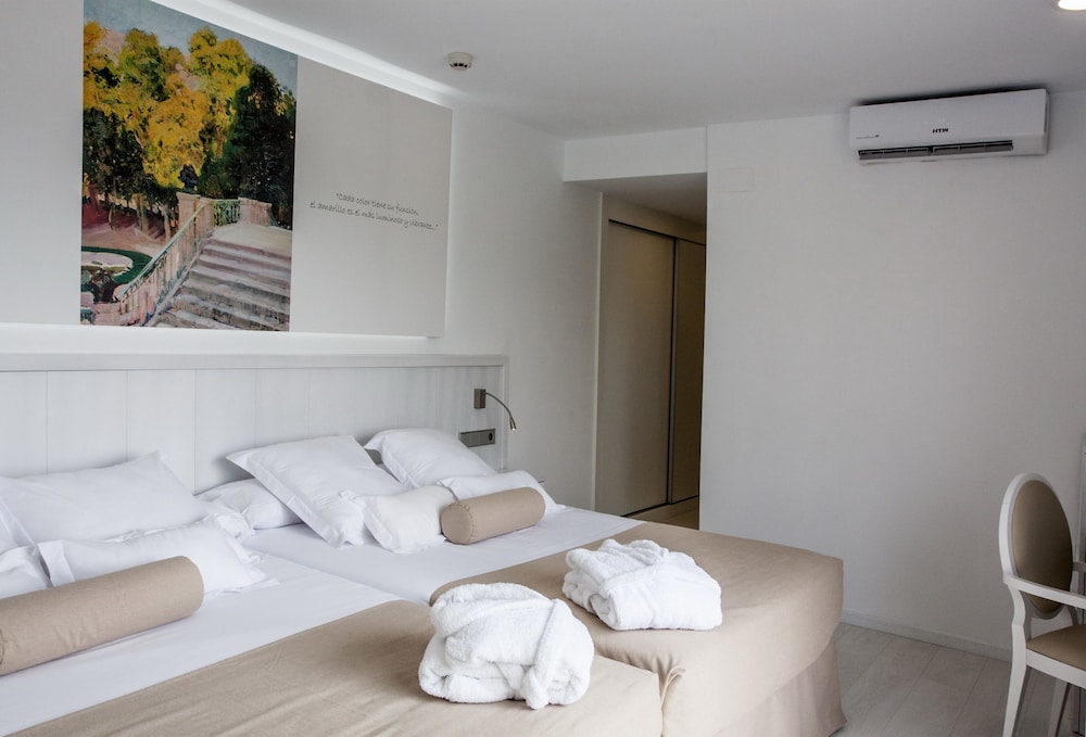Room (Residence Supreme 2 adults + 1 child) photo 2