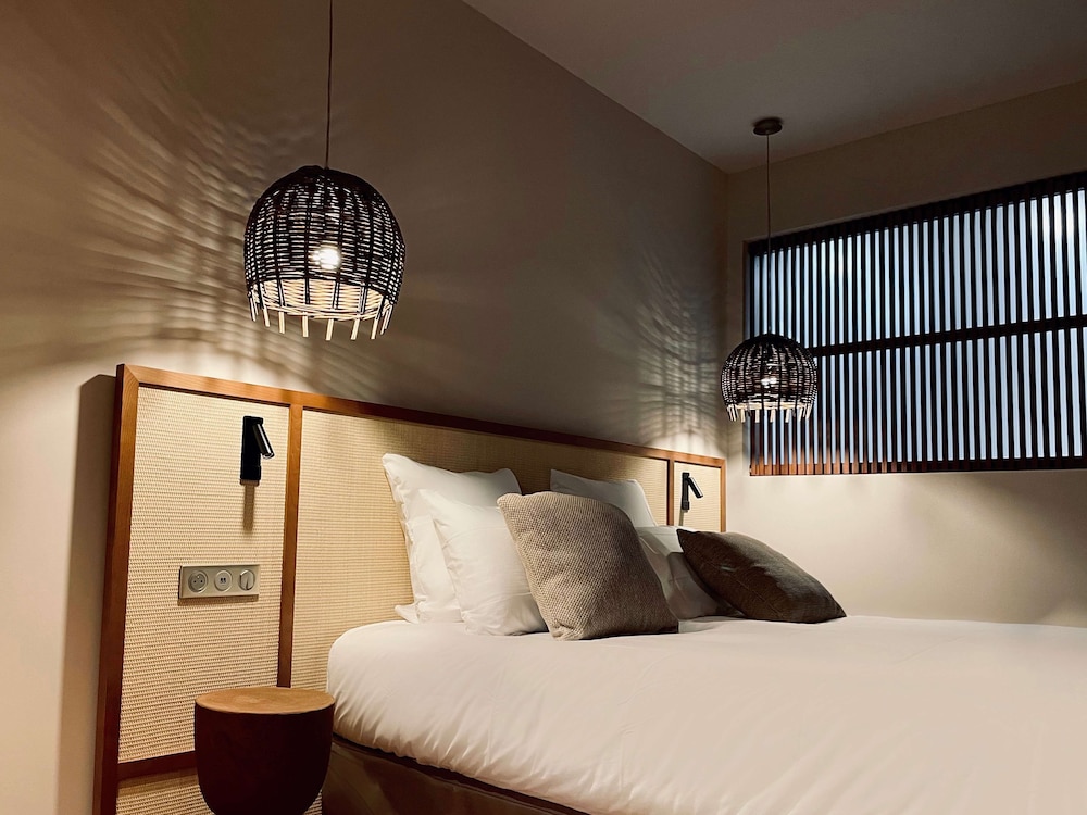Superior Room, 1 King Bed, Balcony, Sea View - Photo 4