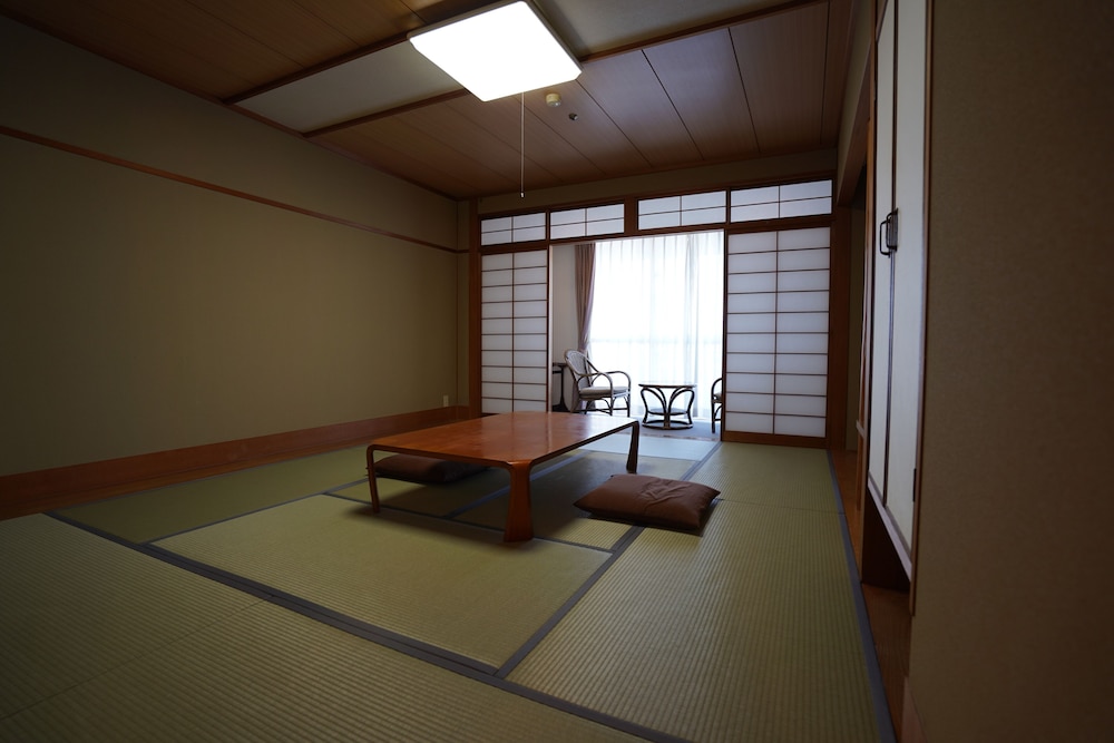 Japanese Style Room, Smoking photo 2