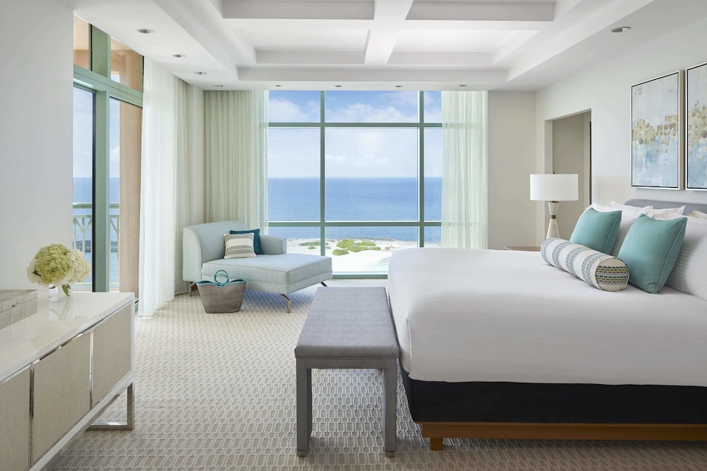 1 Bedroom Sapphire Suite